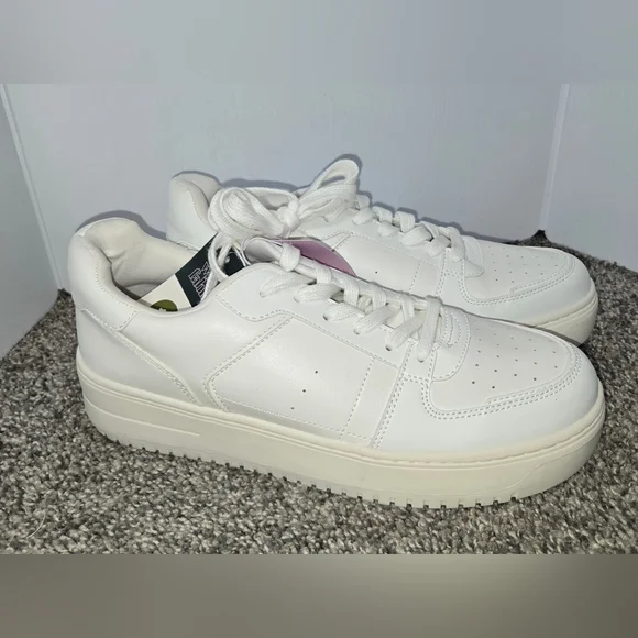 White Athletic Tennis Shoes, Memory Foam, Padded Ankle Collar, Size 11, New - Picture 4 of 12